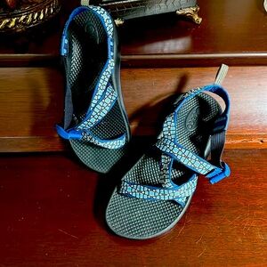 Chaco sandals. Size 5 youth. Blue